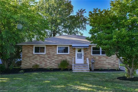 30205 Ridgeview Dr, Wickliffe, OH 44092 photo 1