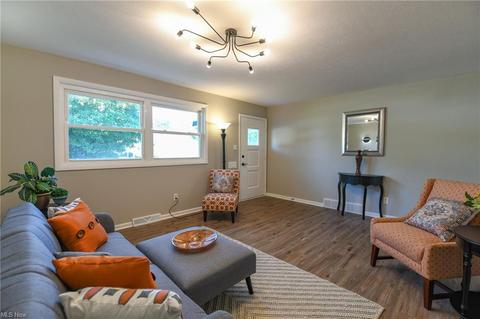 30205 Ridgeview Dr, Wickliffe, OH 44092 photo 5
