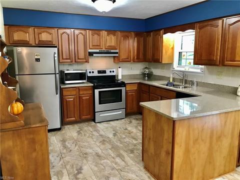 10101 Running Brook Dr, Parma, OH 44130 photo 5