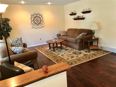 10101 Running Brook Dr, Parma, OH 44130 photo 3