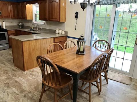 10101 Running Brook Dr, Parma, OH 44130 photo 4