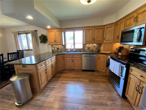 104 Angel Dr, Dover, OH 44622 photo 6