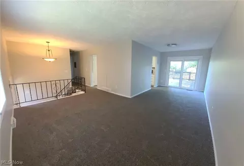 30301 Rickey Ln, Wickliffe, OH 44092 photo 2