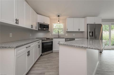 6000 Sequoia Dr, Parma, OH 44134 photo 7