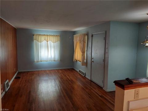 1230 Cedar Dr E, Lorain, OH 44052 photo 3
