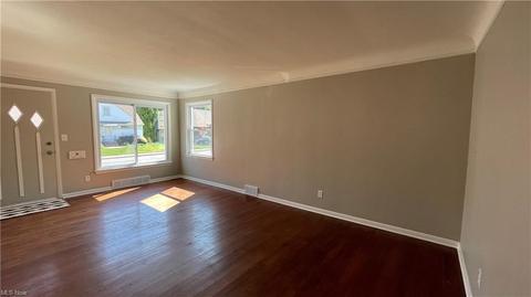 230 E 206th St, Euclid, OH 44123 photo 9