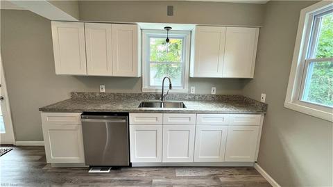 230 E 206th St, Euclid, OH 44123 photo 5