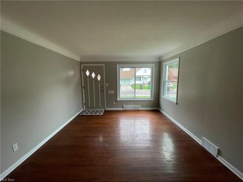230 E 206th St, Euclid, OH 44123 photo 8