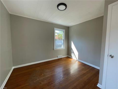 230 E 206th St, Euclid, OH 44123 photo 16