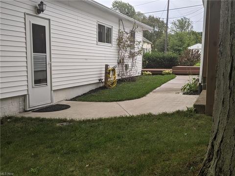 3241 Dickenson Rd, Ashtabula, OH 44004 photo 4