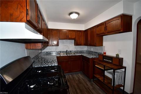 439 10th St, Struthers, OH 44471 photo 9
