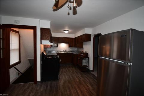 439 10th St, Struthers, OH 44471 photo 12