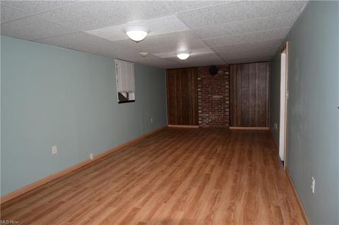 439 10th St, Struthers, OH 44471 photo 5