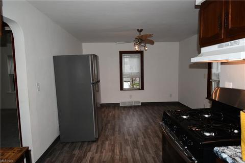 439 10th St, Struthers, OH 44471 photo 13