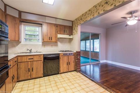 3485 Hetzel Dr, Parma, OH 44134 photo 7