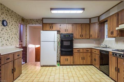 3485 Hetzel Dr, Parma, OH 44134 photo 8