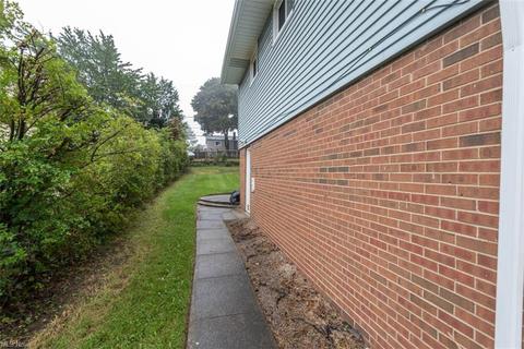 3485 Hetzel Dr, Parma, OH 44134 photo 17