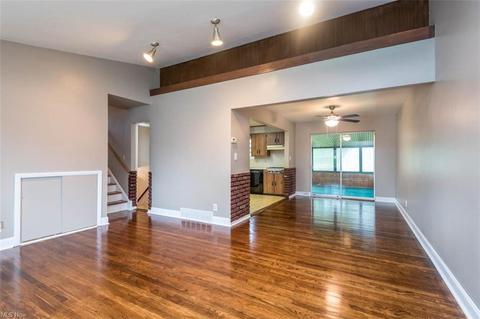 3485 Hetzel Dr, Parma, OH 44134 photo 3