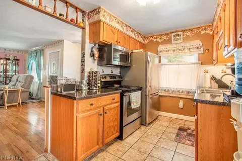 635 Harvard Ave, Elyria, OH 44035 photo 2