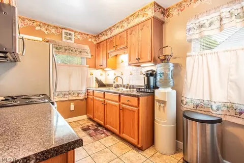 635 Harvard Ave, Elyria, OH 44035 photo 3
