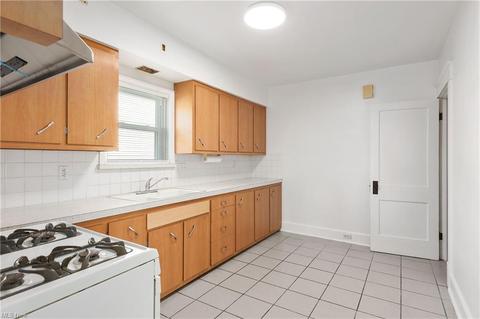 523 Garfield St, Struthers, OH 44471 photo 8