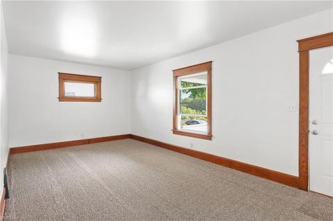 523 Garfield St, Struthers, OH 44471 photo 2