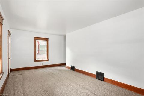 523 Garfield St, Struthers, OH 44471 photo 4
