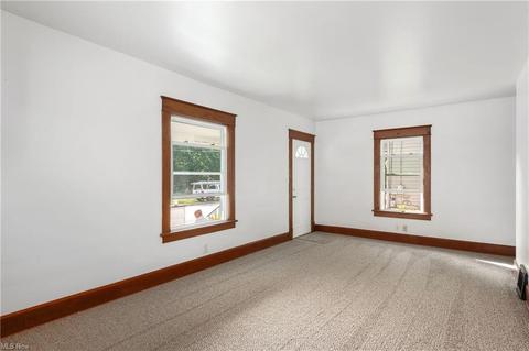 523 Garfield St, Struthers, OH 44471 photo 3