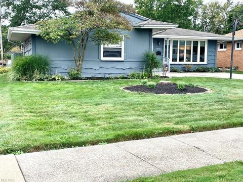 10401 Moore Dr, Parma, OH 44130 photo 5