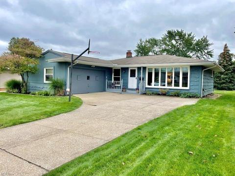 10401 Moore Dr, Parma, OH 44130 photo 1
