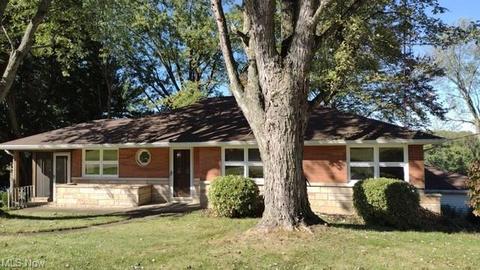 1725 Spring Valley Ave NW, Canton, OH 44708 photo 1