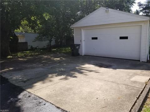 2030 E 224th St, Euclid, OH 44117 photo 25