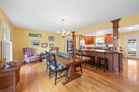359 Bell St, Chagrin Falls, OH 44022 photo 9