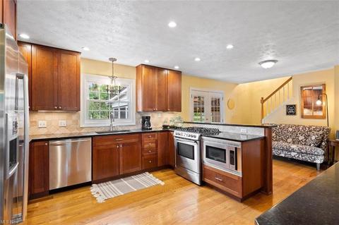 359 Bell St, Chagrin Falls, OH 44022 photo 6