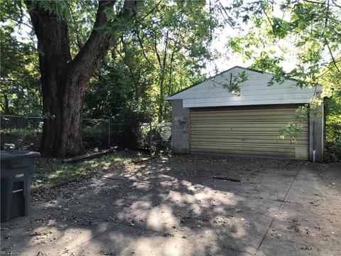 818 Princeton St, Akron, OH 44311 photo 4