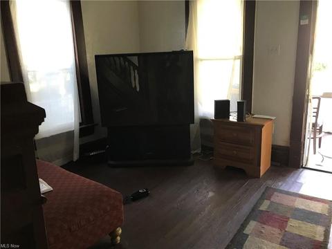 818 Princeton St, Akron, OH 44311 photo 5