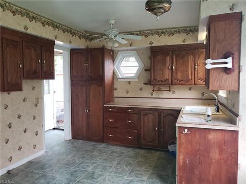 2325 W 9th St, Ashtabula, OH 44004 photo 8