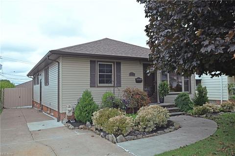 2984 Winthrop Dr, Parma, OH 44134 photo 1