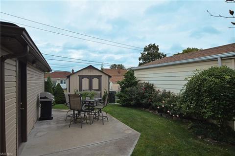 2984 Winthrop Dr, Parma, OH 44134 photo 3