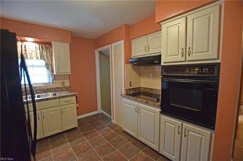 2984 Winthrop Dr, Parma, OH 44134 photo 10
