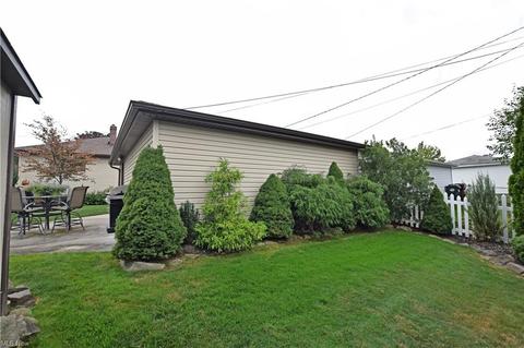 2984 Winthrop Dr, Parma, OH 44134 photo 7