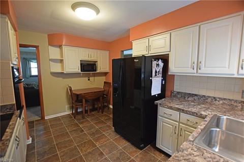 2984 Winthrop Dr, Parma, OH 44134 photo 11