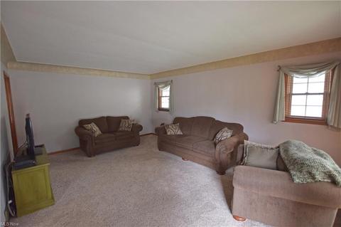 2984 Winthrop Dr, Parma, OH 44134 photo 9