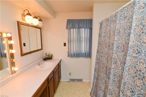 114 Elm St, Struthers, OH 44471 photo 11