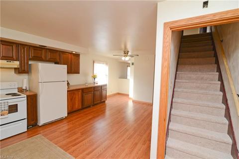 114 Elm St, Struthers, OH 44471 photo 6