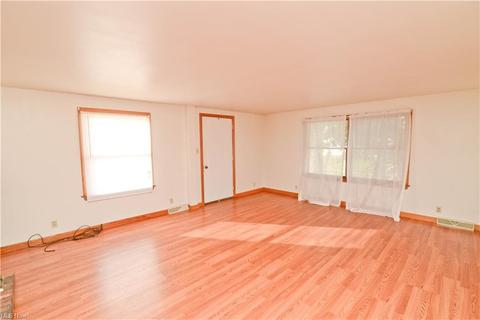 114 Elm St, Struthers, OH 44471 photo 9