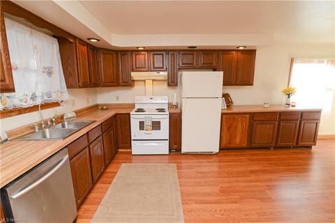 114 Elm St, Struthers, OH 44471 photo 4