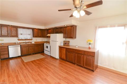 114 Elm St, Struthers, OH 44471 photo 5