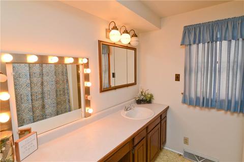 114 Elm St, Struthers, OH 44471 photo 10