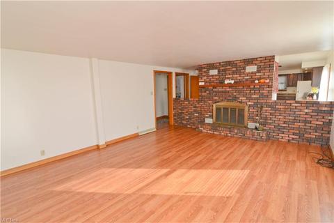 114 Elm St, Struthers, OH 44471 photo 8
